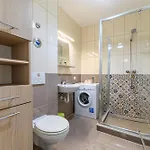 شقة Luna | Mountain View & Parking | Sleeps 3 *