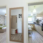 Luna | Mountain View & Parking | Sleeps 3 *
