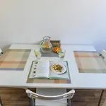 Luna | Mountain View & Parking | Sleeps 3 براشوف