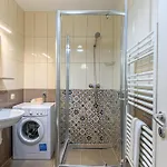 Luna | Mountain View & Parking | Sleeps 3 براشوف