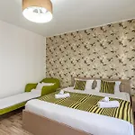 Luna | Mountain View & Parking | Sleeps 3 *