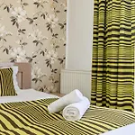 Luna | Mountain View & Parking | Sleeps 3 Apartment Brasov