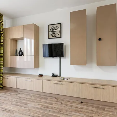 Apartamento Luna | Mountain View & Parking | Sleeps 3 Braşov