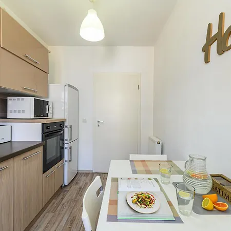 Luna | Mountain View & Parking | Sleeps 3 Апартаменты *