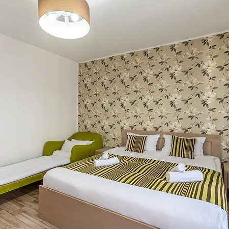 Luna | Mountain View & Parking | Sleeps 3 *
