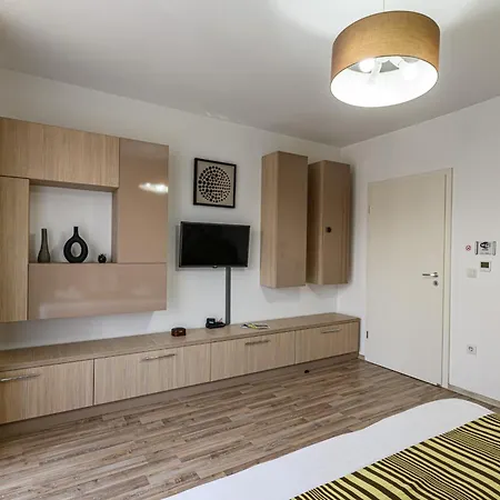 Luna | Mountain View & Parking | Sleeps 3 Braşov