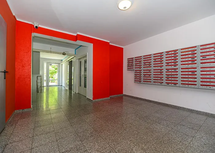 Luna | Mountain View & Parking | Sleeps 3 Брашов