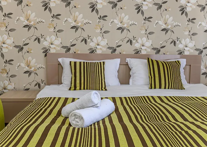 Luna | Mountain View & Parking | Sleeps 3 Апартаменты Брашов