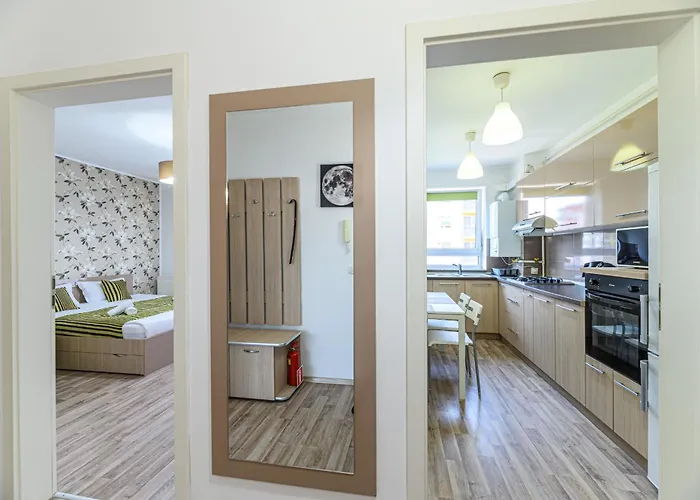 Luna | Mountain View & Parking | Sleeps 3 *