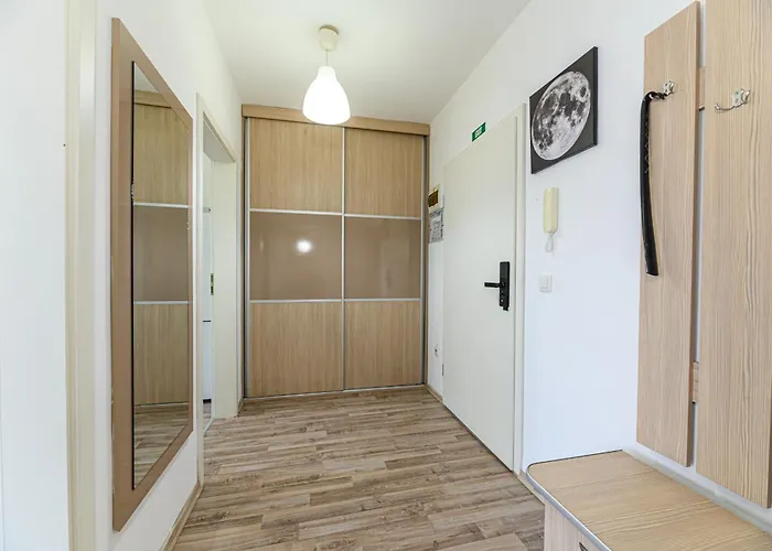 Luna | Mountain View & Parking | Sleeps 3 Брашов