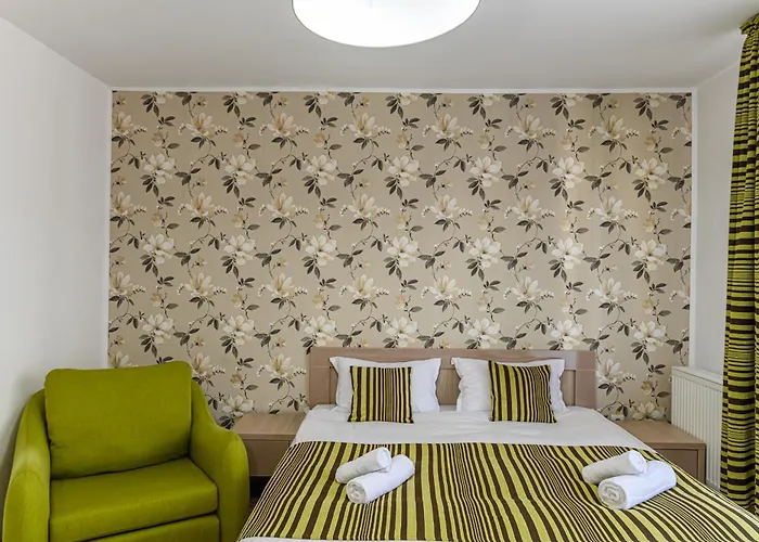 Luna | Mountain View & Parking | Sleeps 3 Апартаменты Брашов