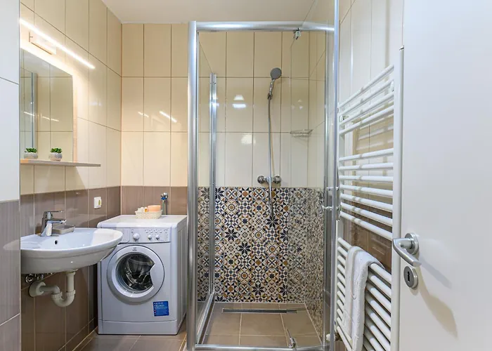 Luna | Mountain View & Parking | Sleeps 3 Брашов