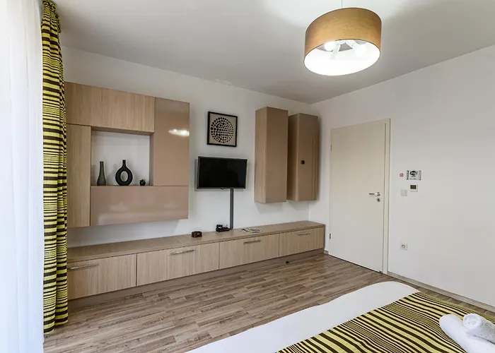 Luna | Mountain View & Parking | Sleeps 3 Брашов