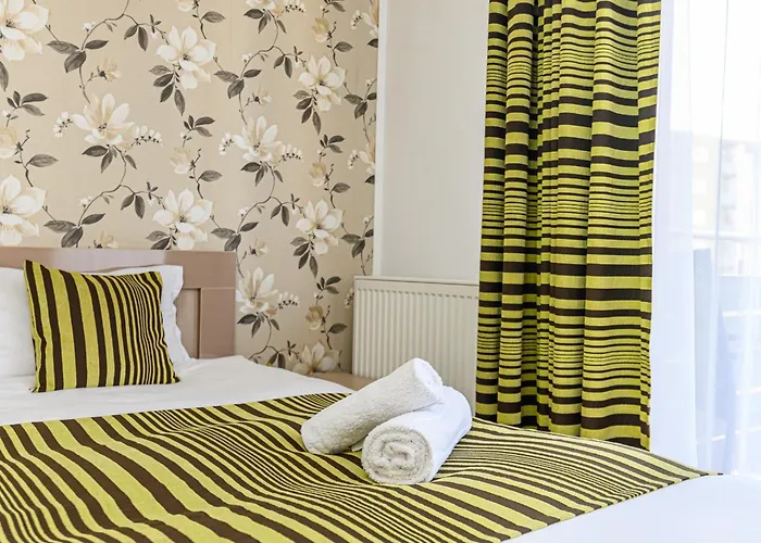 Luna | Mountain View & Parking | Sleeps 3 Апартаменты Брашов